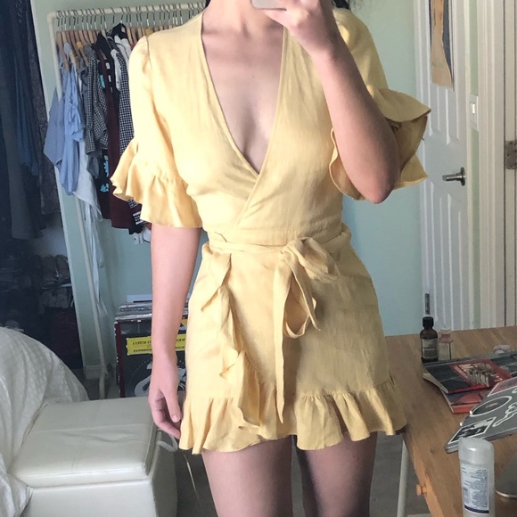 NWT: RARE Ruffled Buttercup Reformation Dress - Picture 2 of 2